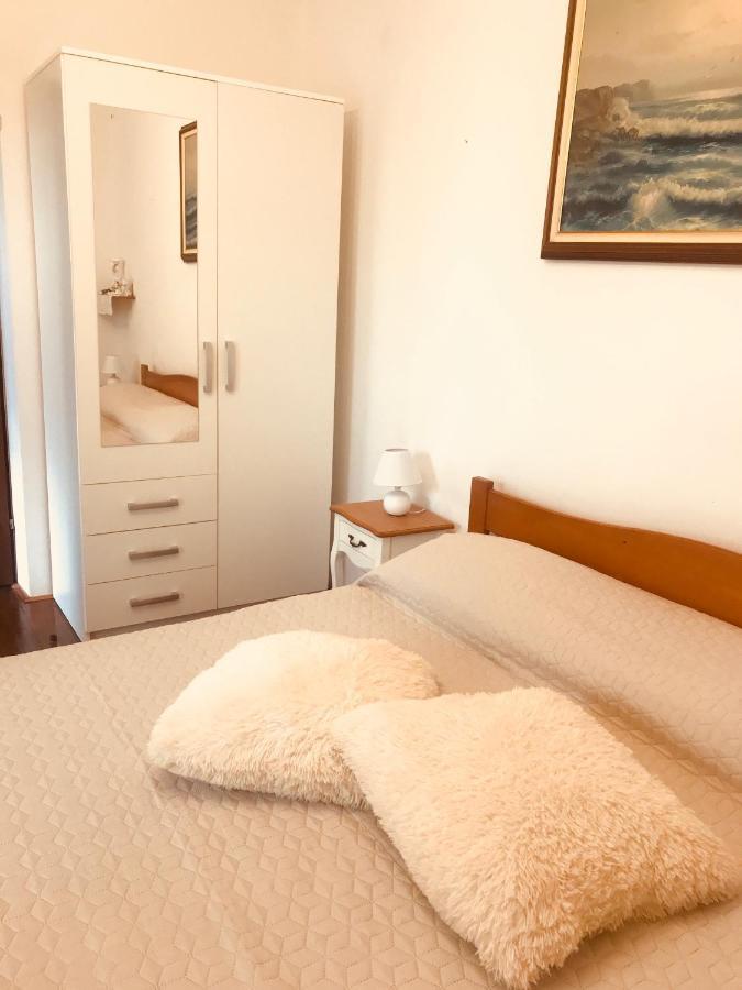 B. Ela Rooms Porec Exterior photo